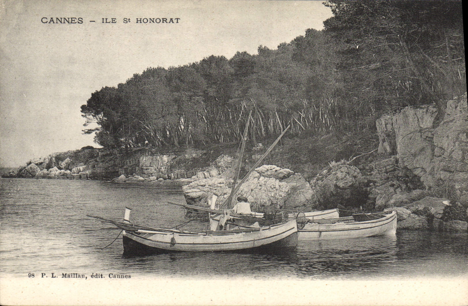 VINTAGE POSTCARD Bateau Fishes Cannes Ile St Honorat