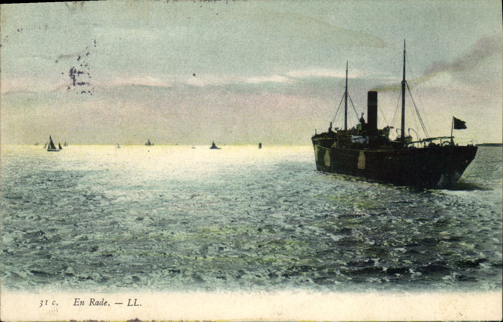 VINTAGE POSTCARD Bateau Fishes In roads