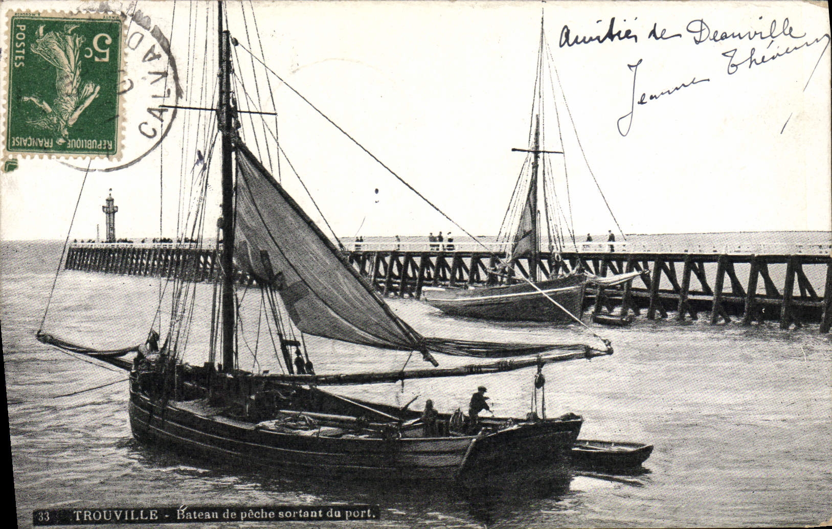 CPA Bateau Peche Trouville Bateau de peche sortant du port 