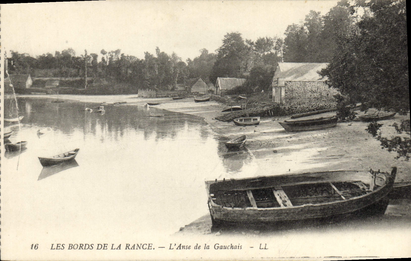 VINTAGE POSTCARD Bateau Fishes the Edges of Rancid the handle of Gauchais
