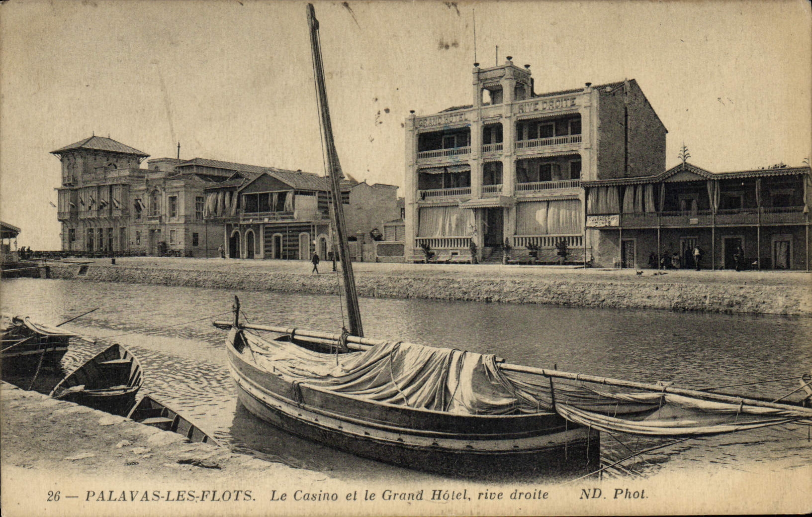 CPA Bateau Peche Palavas les Flots le casino et le grand Hotel rive droite 