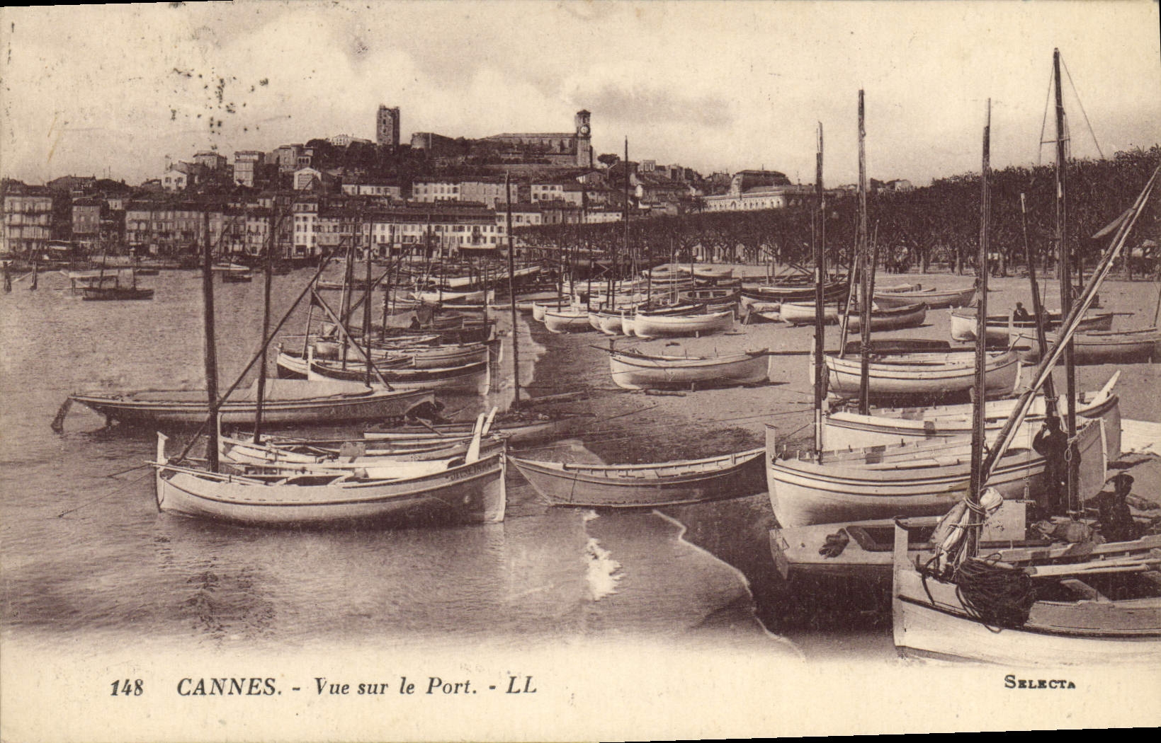 CPA Bateau Peche Cannes Vue sur le port 