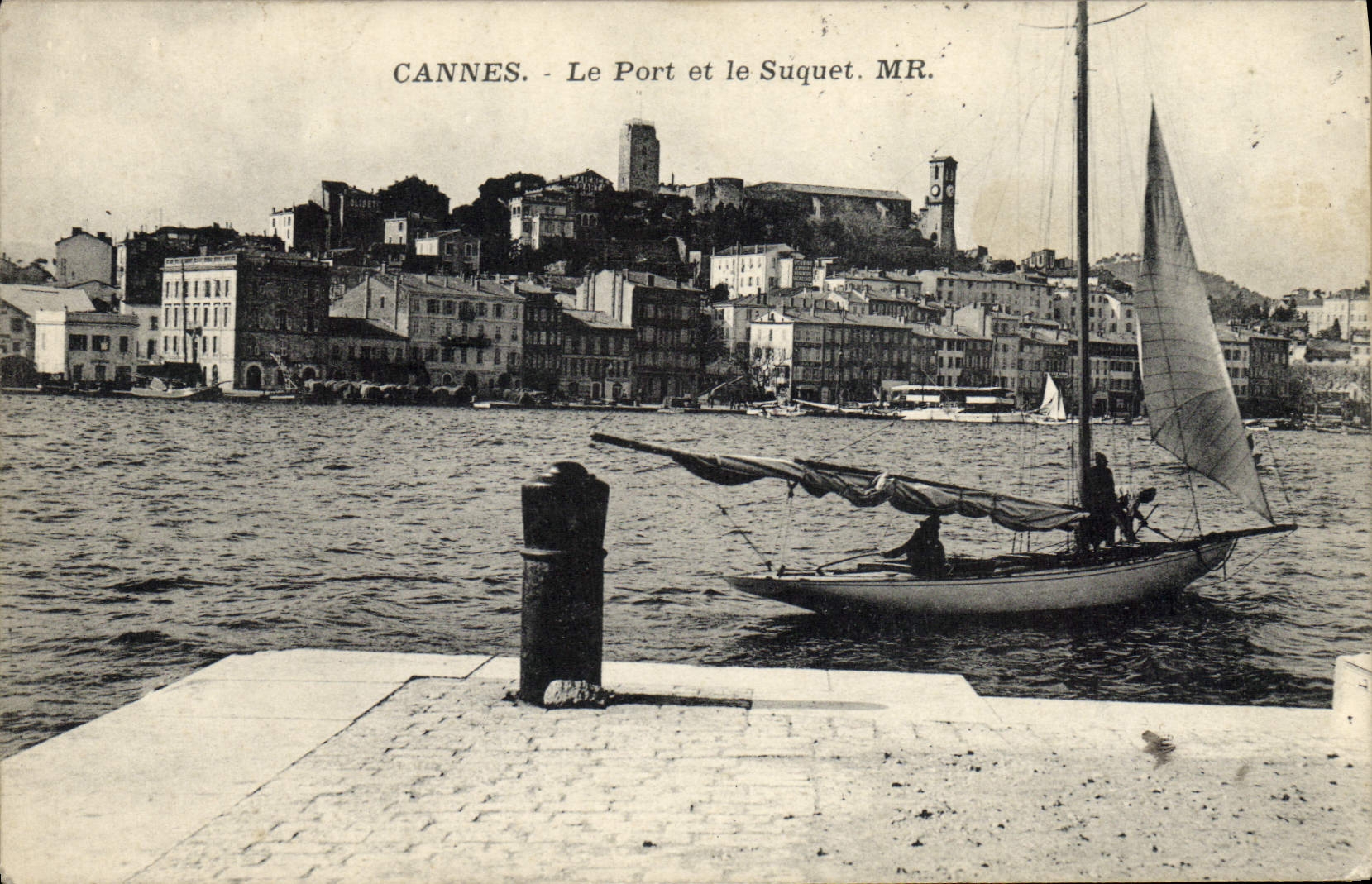 CPA Bateau Peche Cannes Le port et le Suquet
