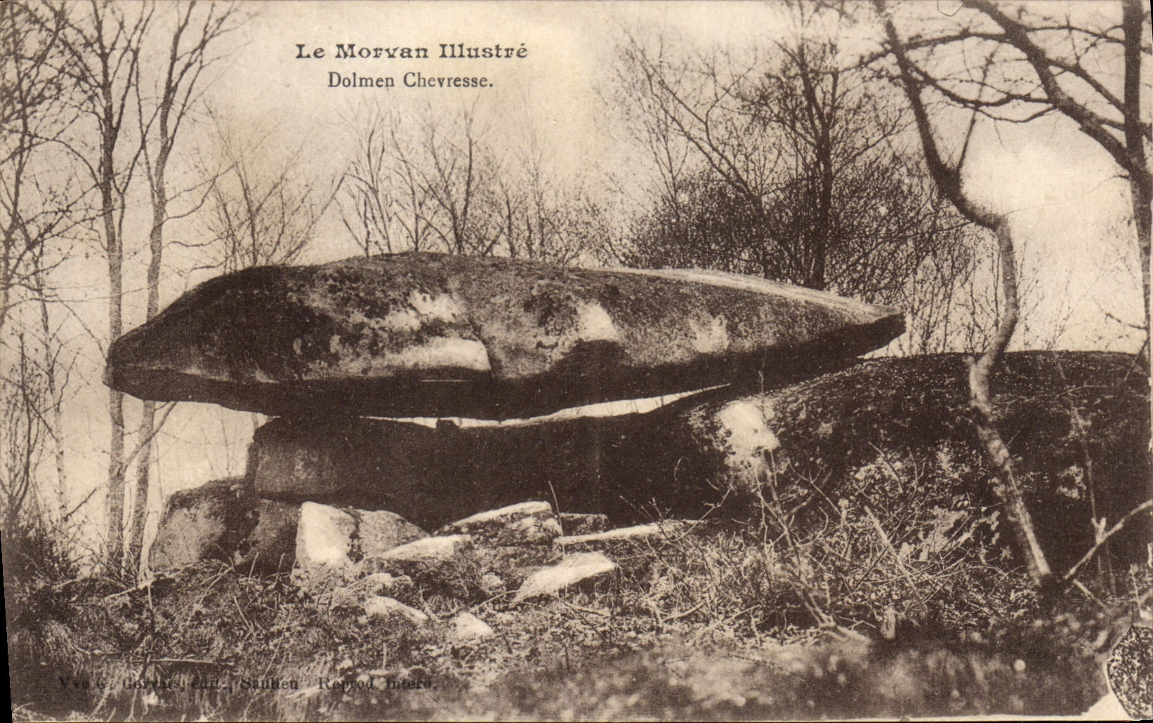 CPA Menhir Dolmen Chevresse Morvan