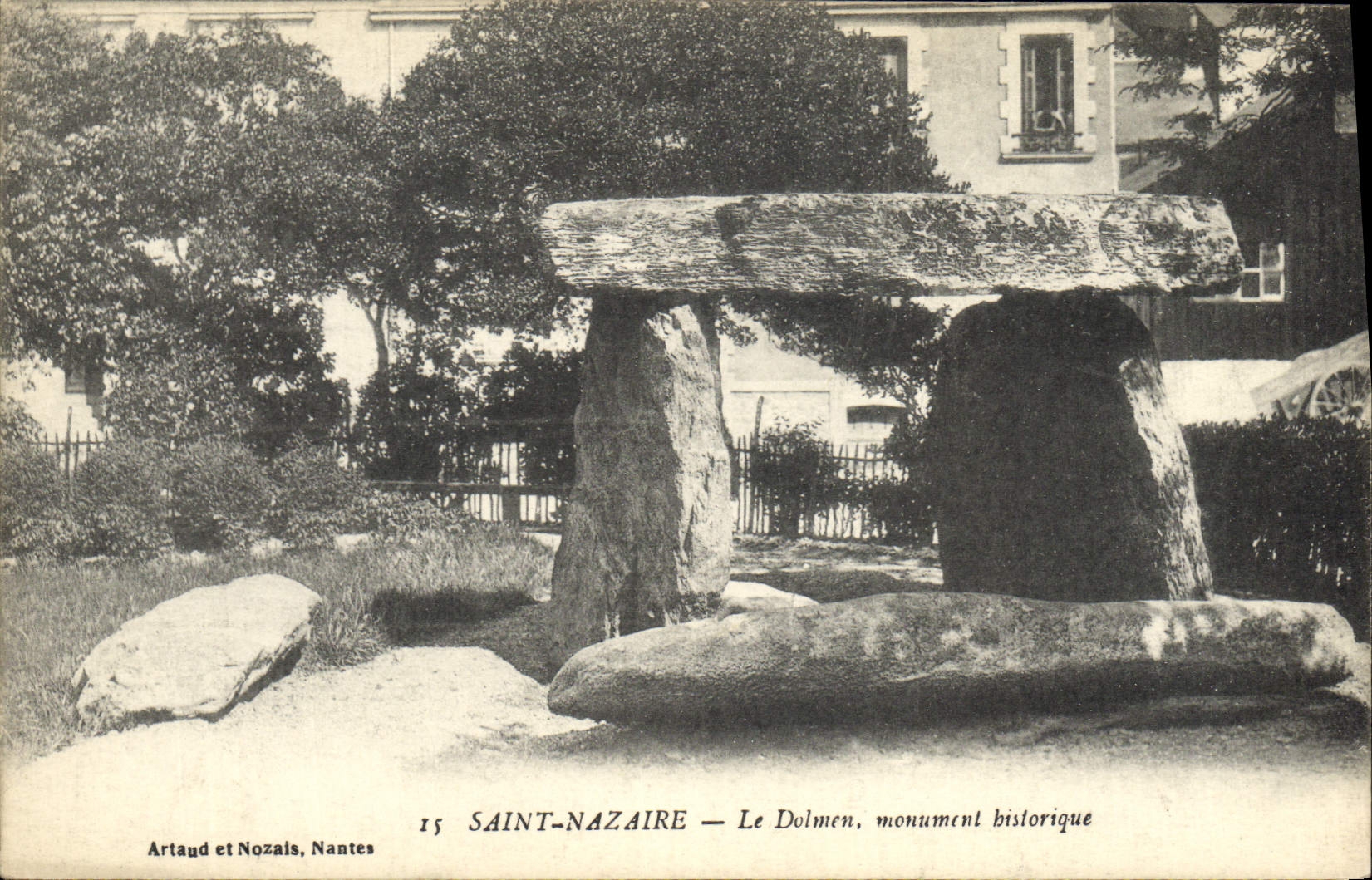 CPA Menhir Dolmen Saint Nazaire Le dolmen 
