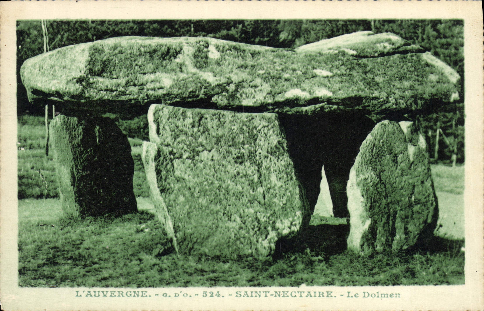 CPA Menhir Dolmen Auvergne Saint Nectaire Le dolmen 