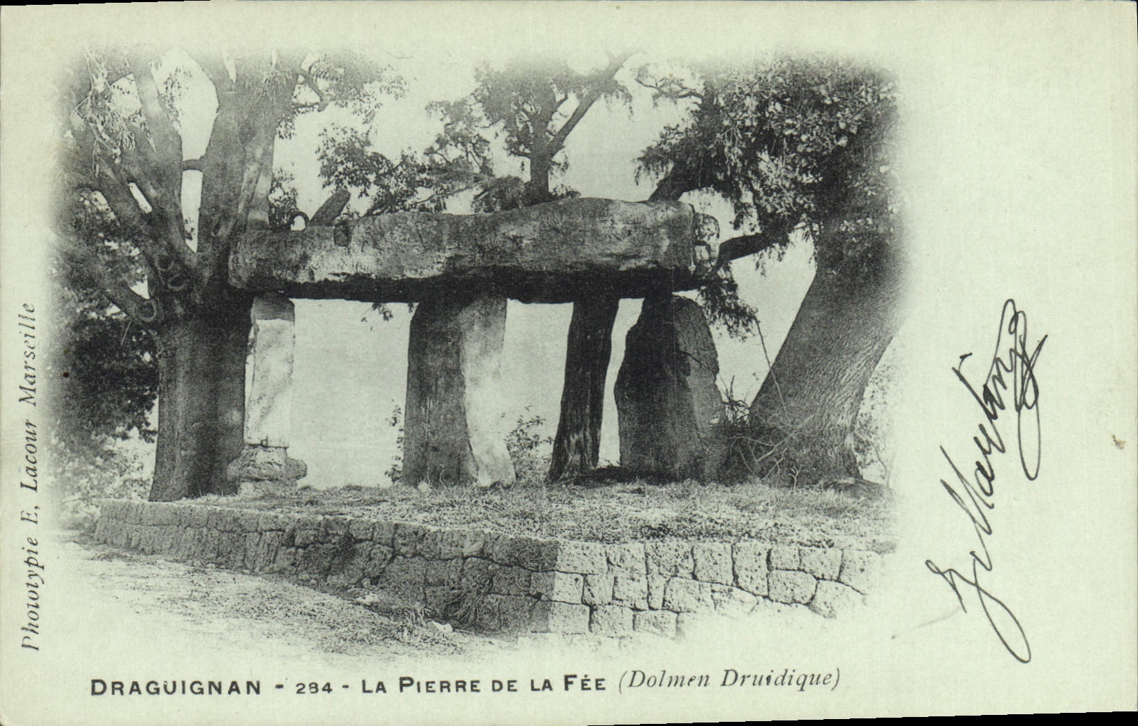 CPA Menhir Dolmen Draguignan La pierre de la Fee Dolmen druidique