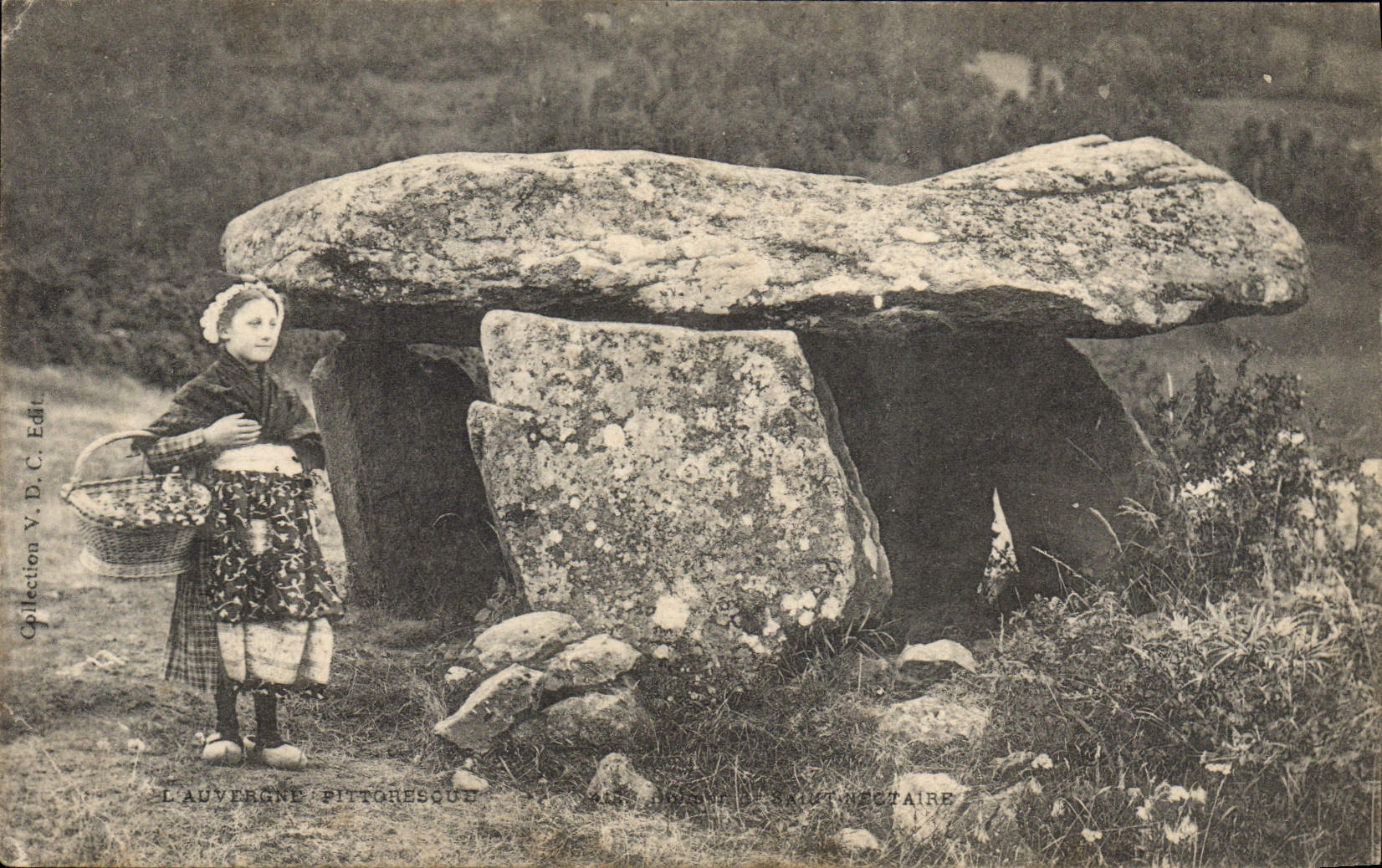 CPA Menhir Dolmen Saint Nectaire Enfant Auvergne 