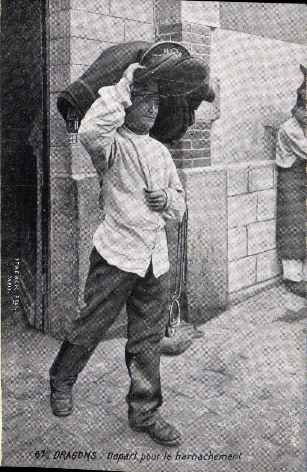 VINTAGE POSTCARD Militaria Dragons Departure for harnessing