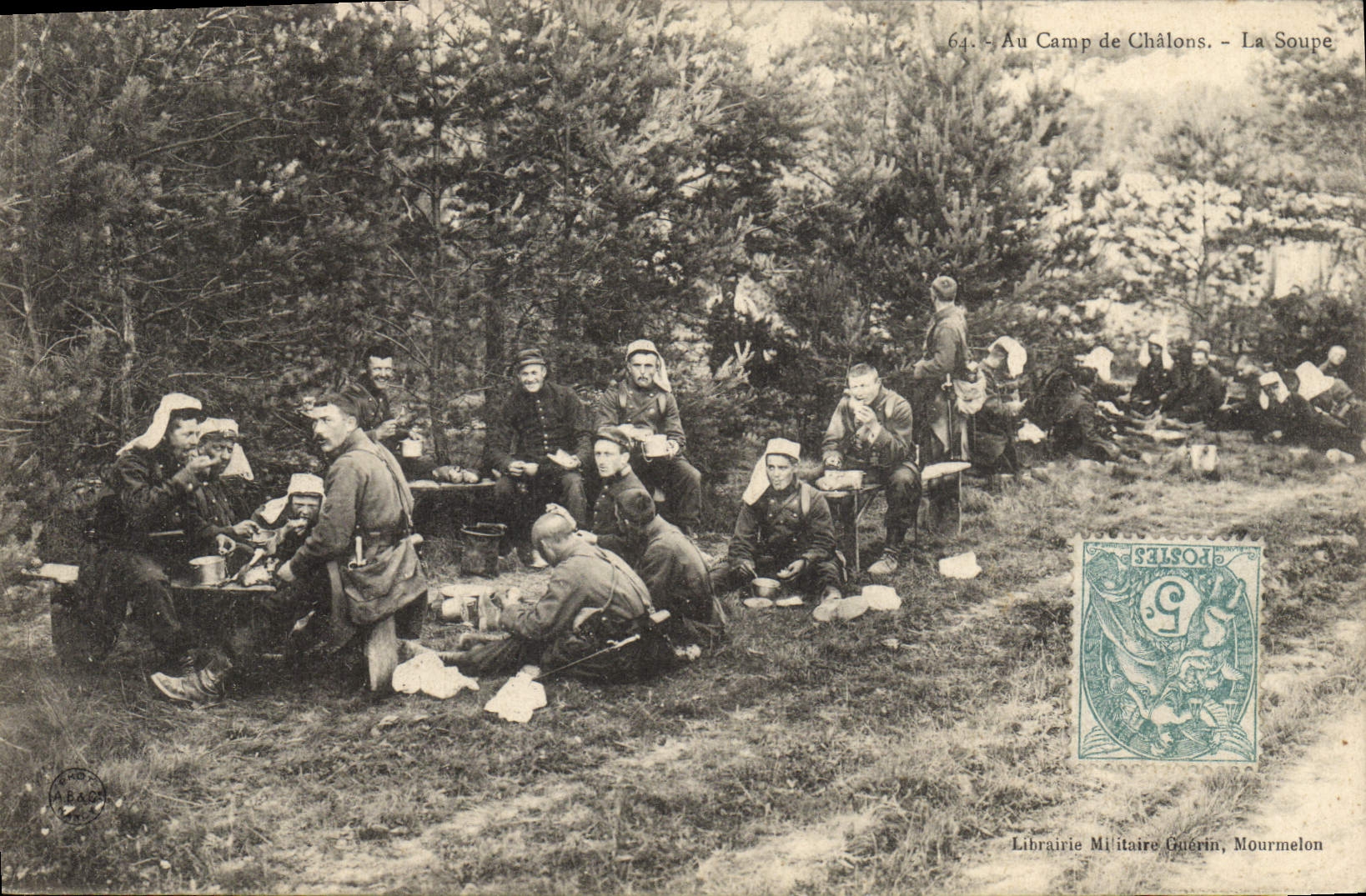 CPA Militaria Au camp de Chalons La soupe