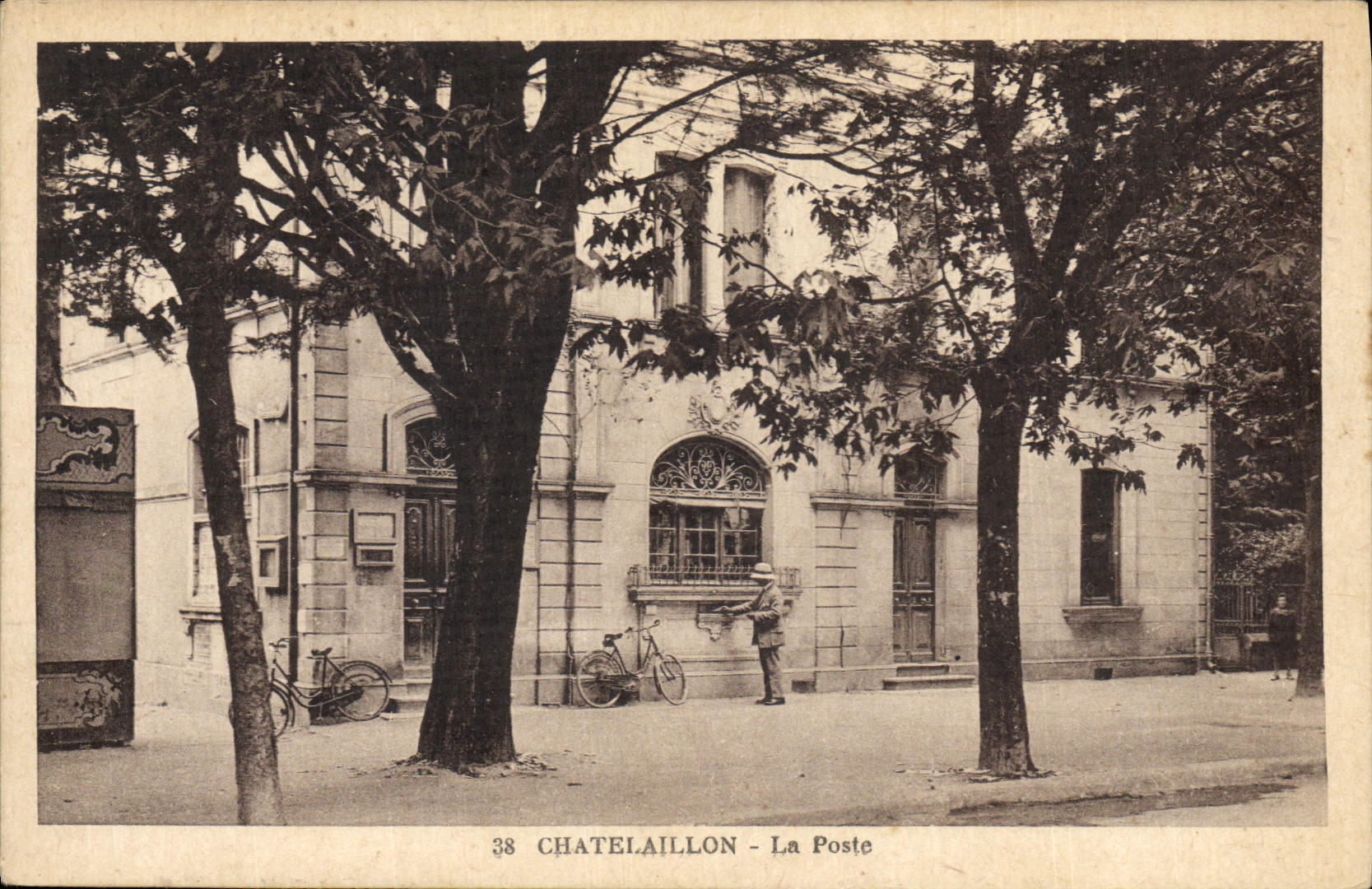 VINTAGE POSTCARD Post office building Chatelaillon La Poste