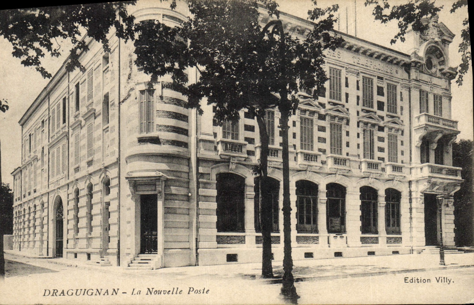 VINTAGE POSTCARD Post office building Draguignan the new post office