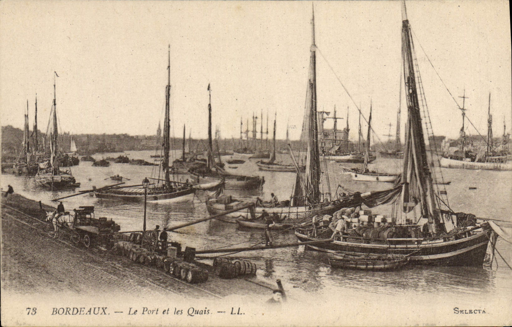 El barco de la POSTAL de la VENDIMIA pesca Burdeos el puerto y los muelles