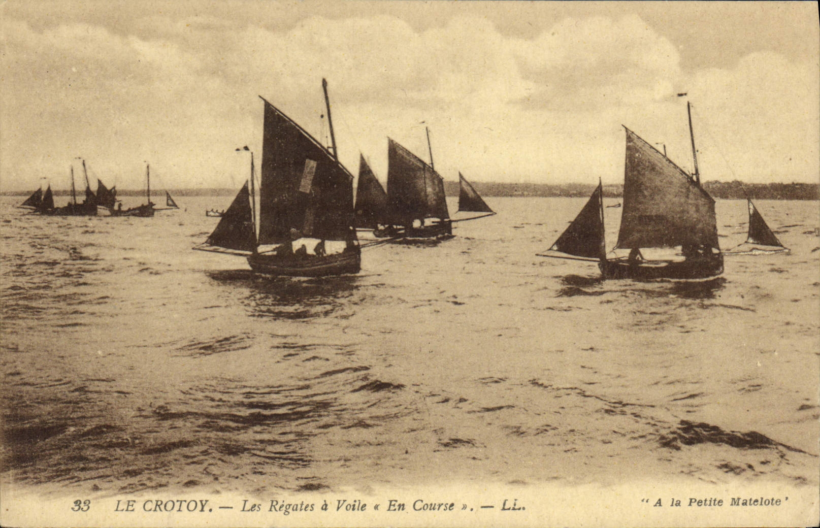 VINTAGE POSTCARD Bateau Fishes Crotoy the regattas has veil In race