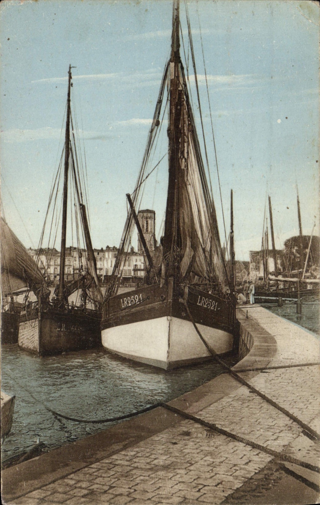 CPA Bateau Peche Port de la Rochelle vers Saint Sauveur 