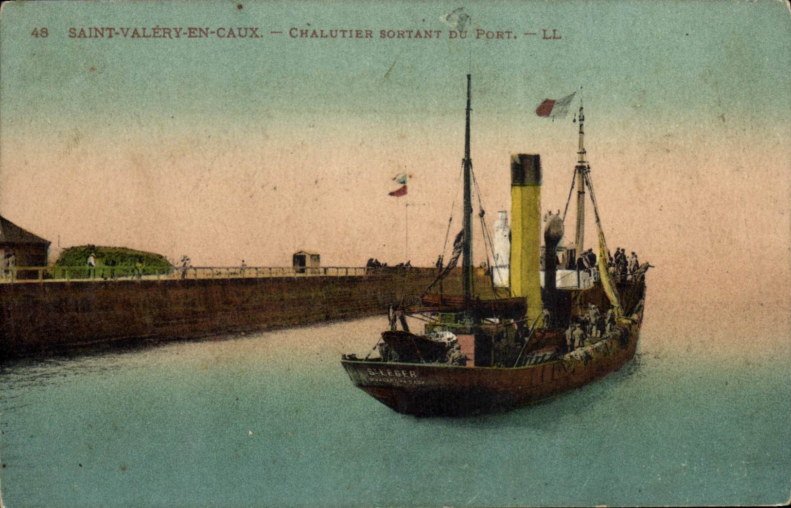 VINTAGE POSTCARD Bateau Fishes Holy Valery in Caux Chalutiers leaving the port