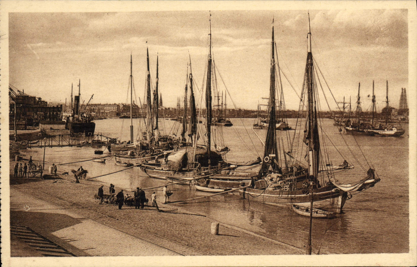 CPA Bateau Peche Bordeaux La rade