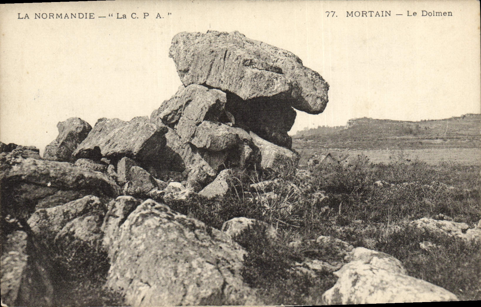 Menhir Normandía Mortain del dolmen de la POSTAL de la VENDIMIA el dolmen