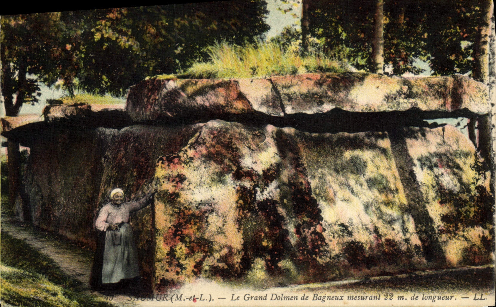 VINTAGE POSTCARD Dolmen Saumur Menhir the large dolmen of Baigneux Woman Folklore