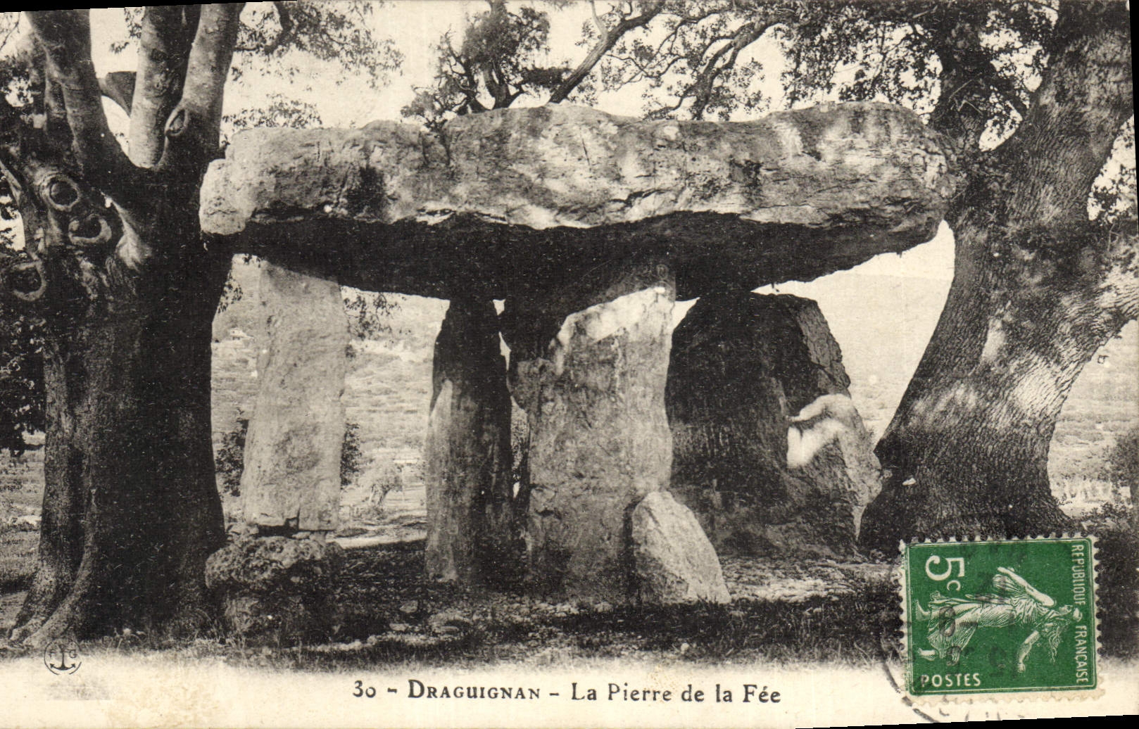 CPA Dolmen Menhir Draguignan La pierre de la fee