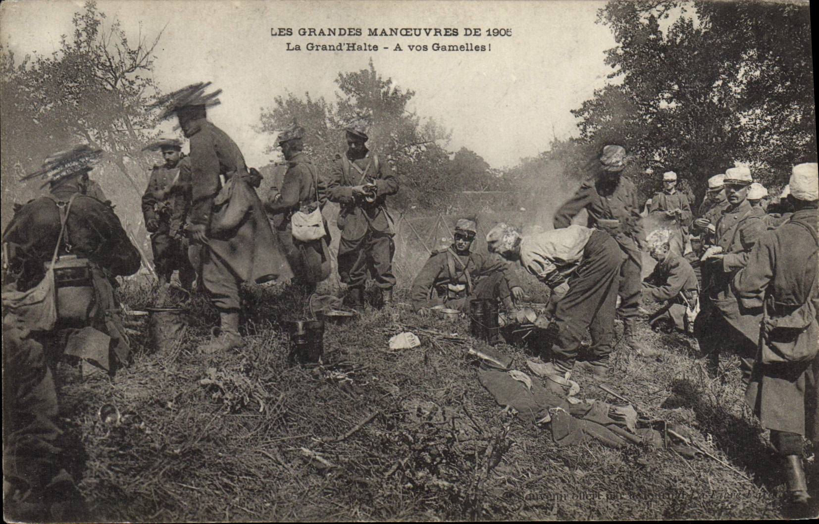 VINTAGE POSTCARD Militaria the army maneuvers of 1905 Large the Halt has your mess tins