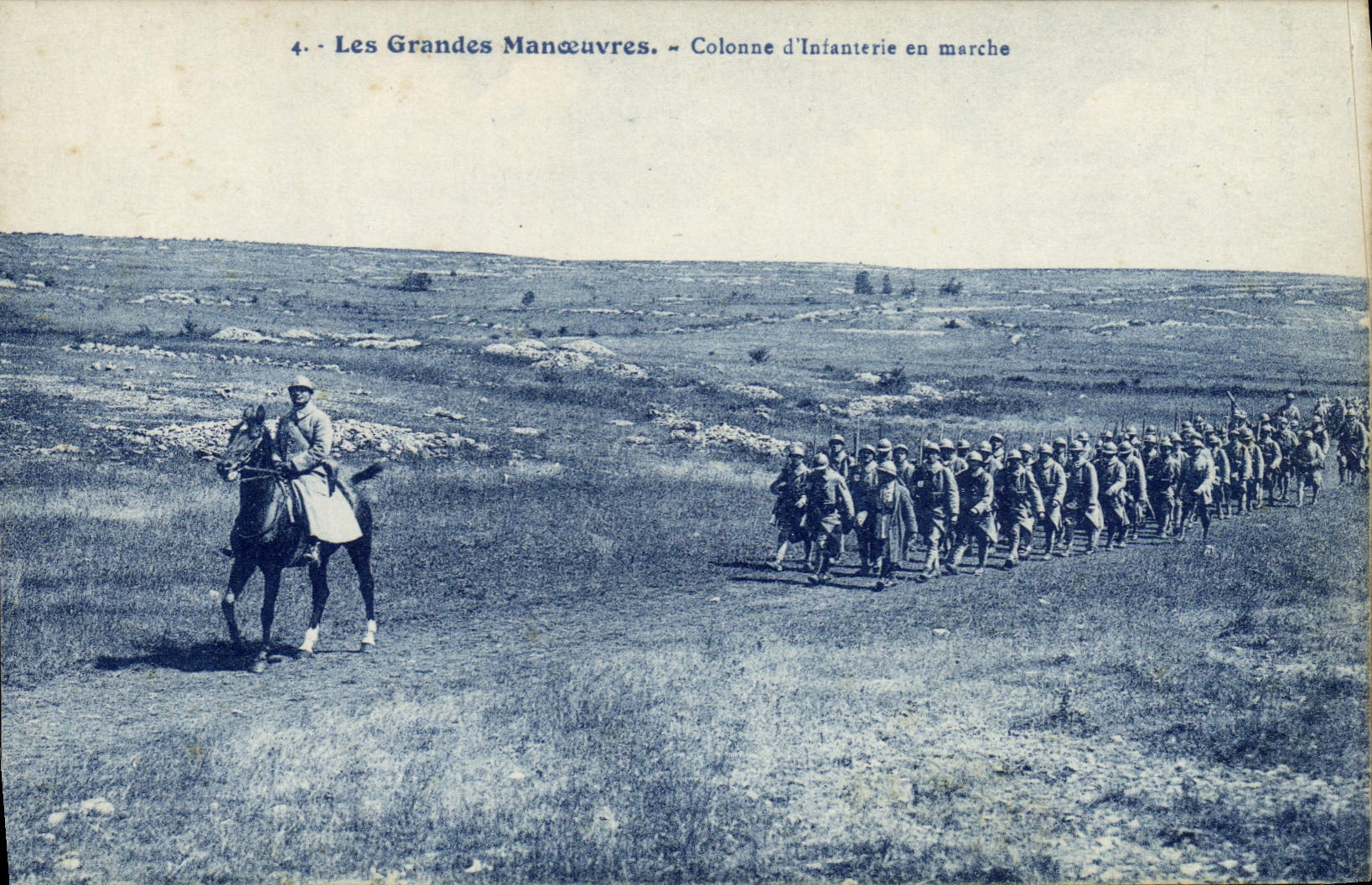 CPA Militaria Grandes manoeuvres Colonne d'infanterie en marche