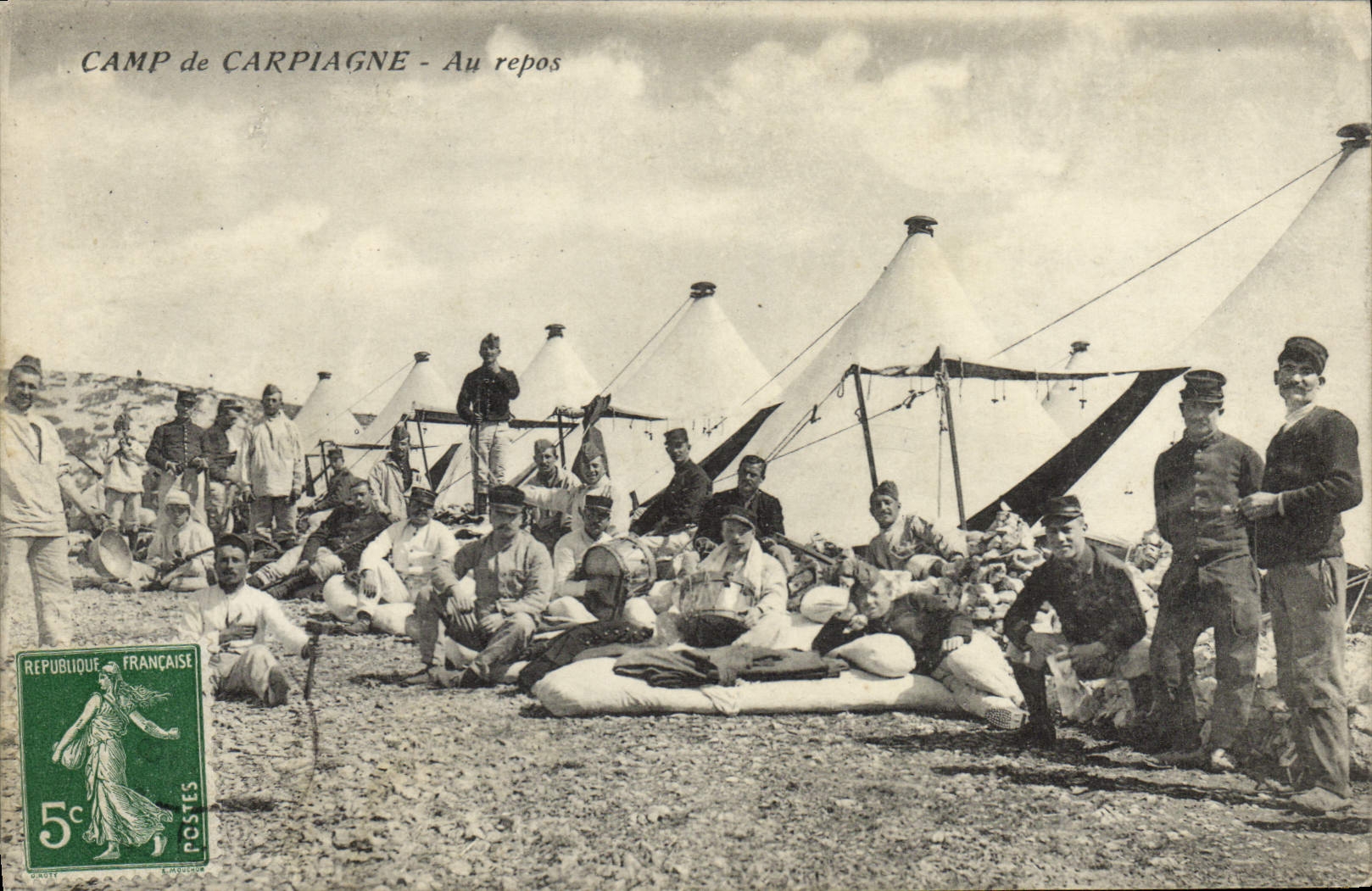 CPA Militaria Camp de Carpiagne Au repos