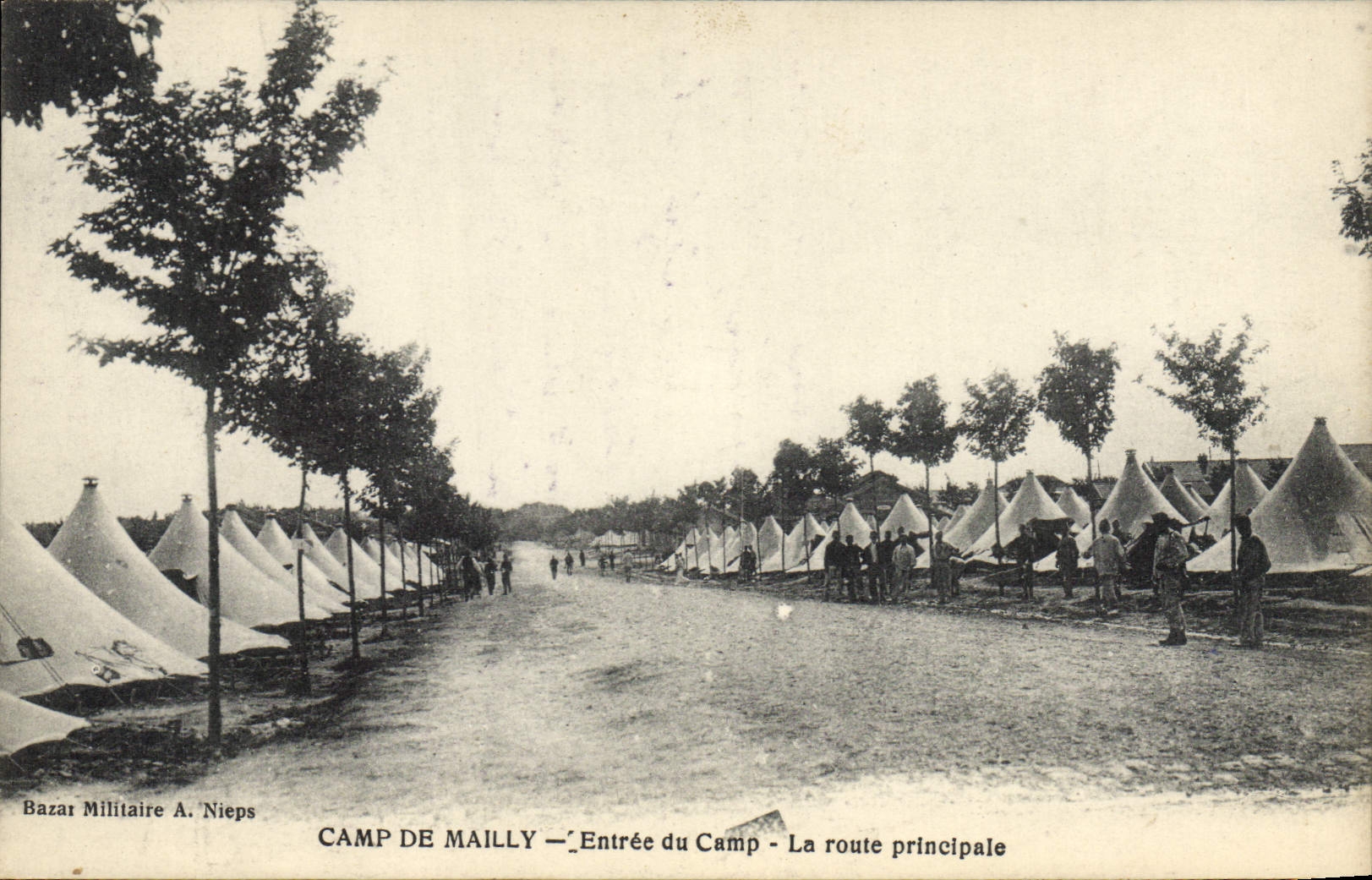 CPA Militaria Camp de Mailly Entree du camp La route principale