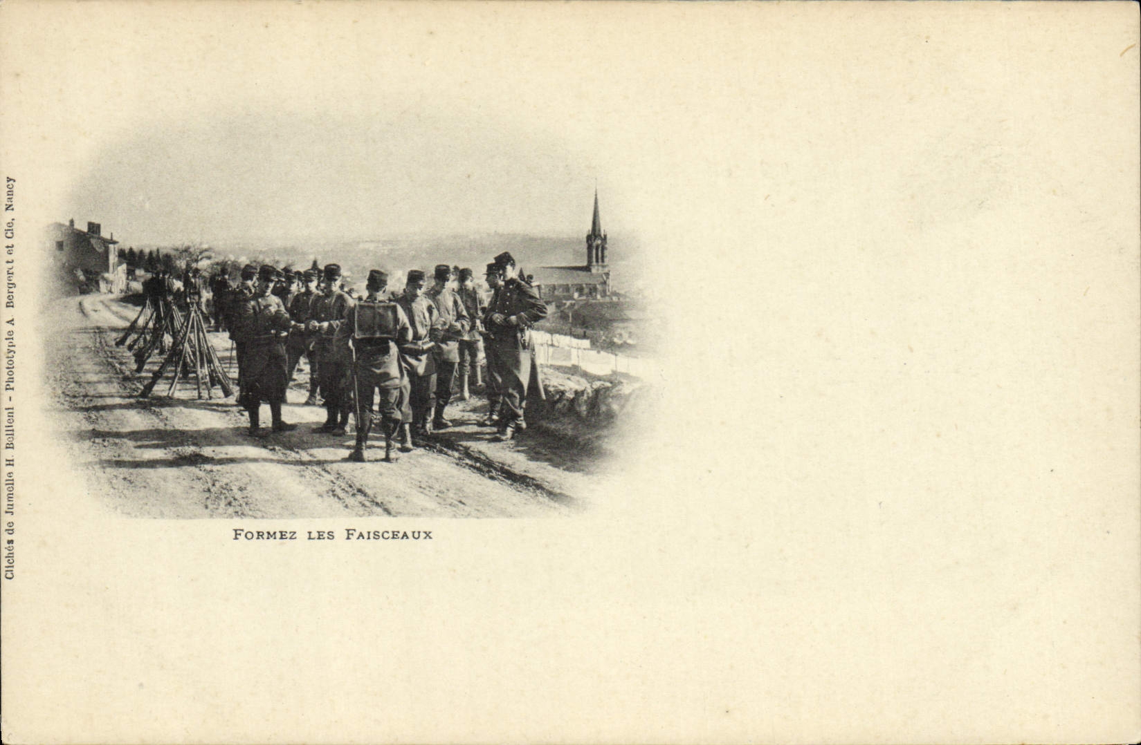 CPA Militaria Formez les faisceaux