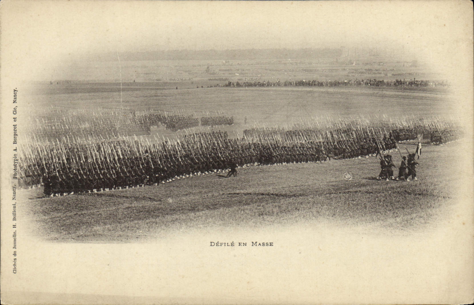 CPA Militaria Defile en masse