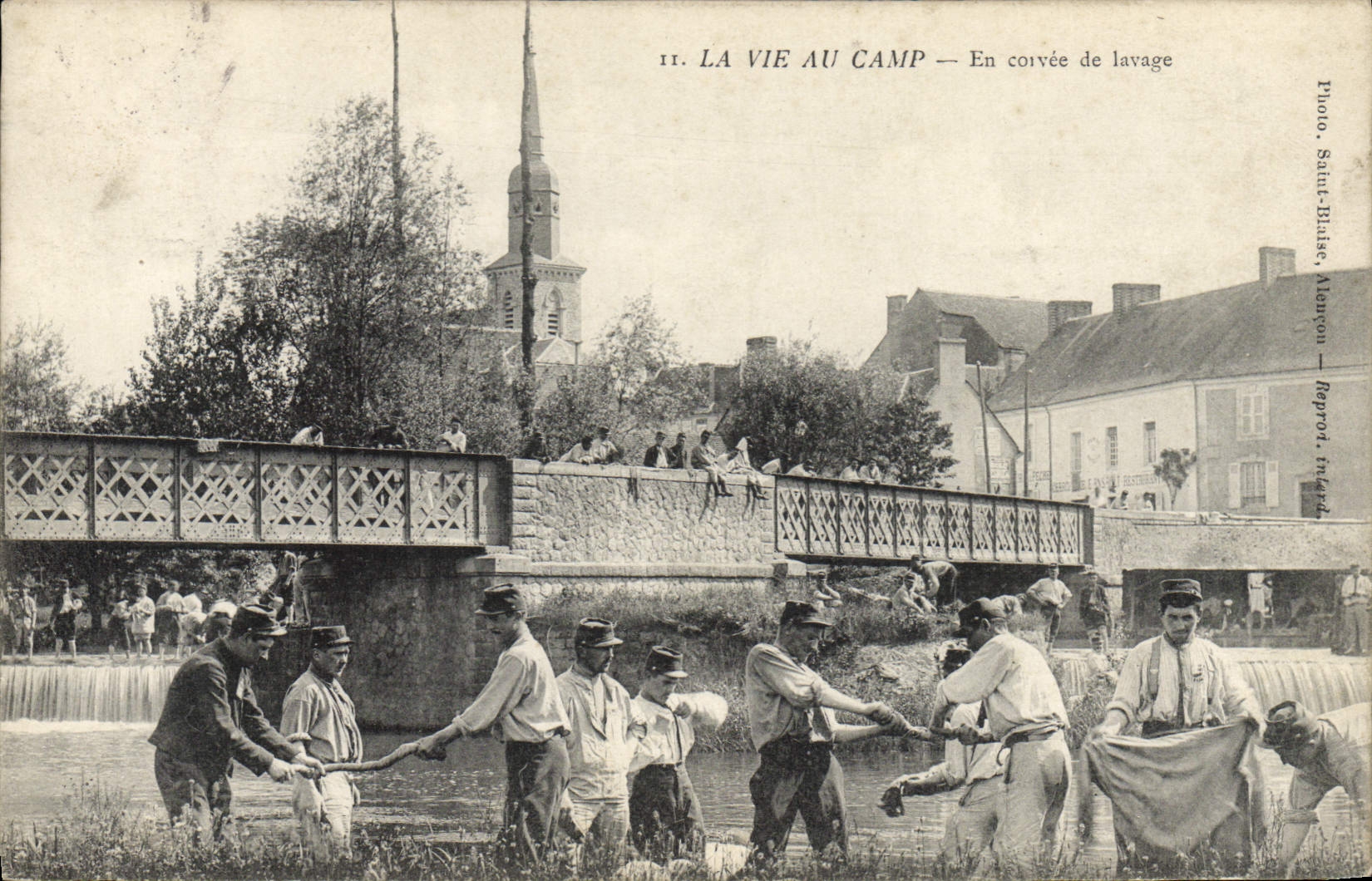 VINTAGE POSTCARD Militaria life with the camp In drudgery of washing