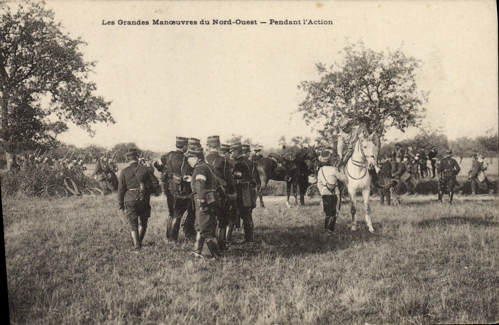 VINTAGE POSTCARD Militaria Army maneuvers of Western North During the action