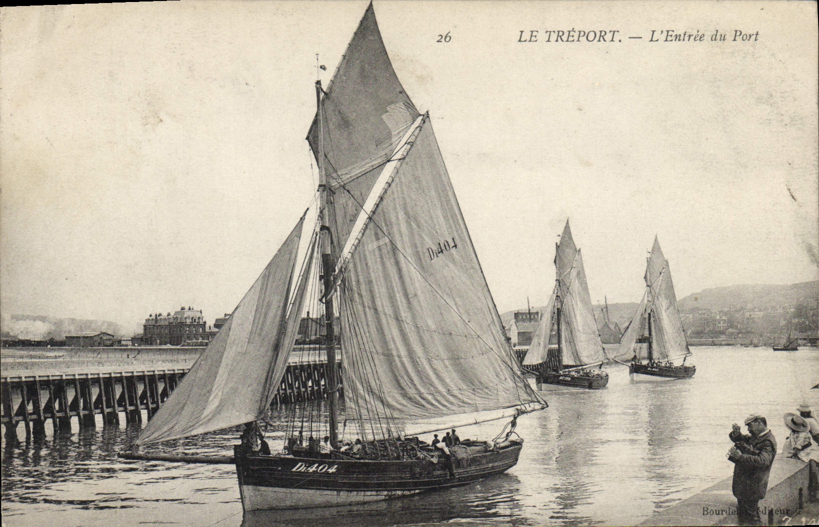 Barco de la POSTAL de la VENDIMIA del pecado Treport la entrada del puerto