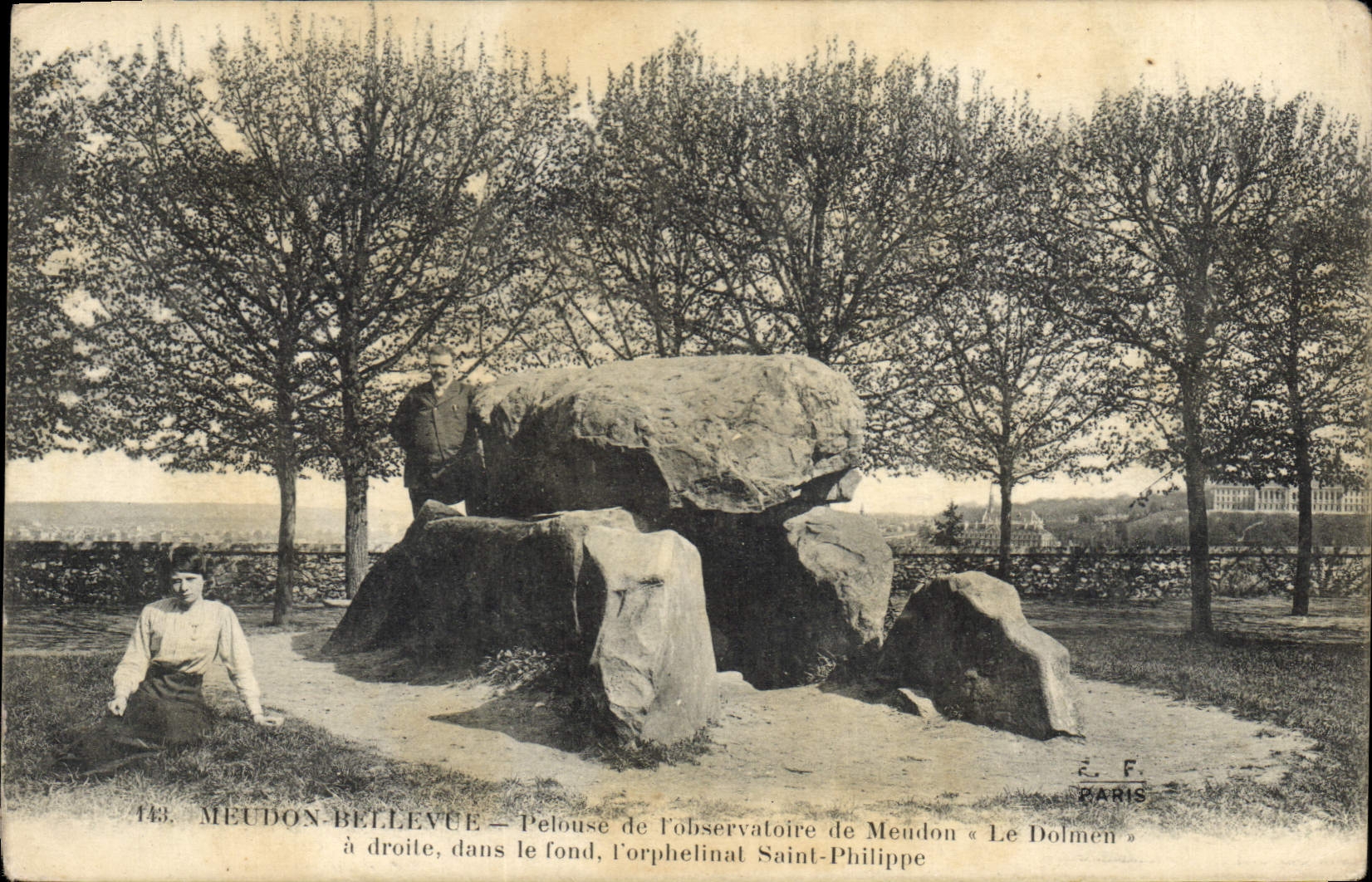 Césped de Meudon Bellevue del menhir del dolmen de la POSTAL de la VENDIMIA del observatorio del orfelinato santo Felipe de Meudon