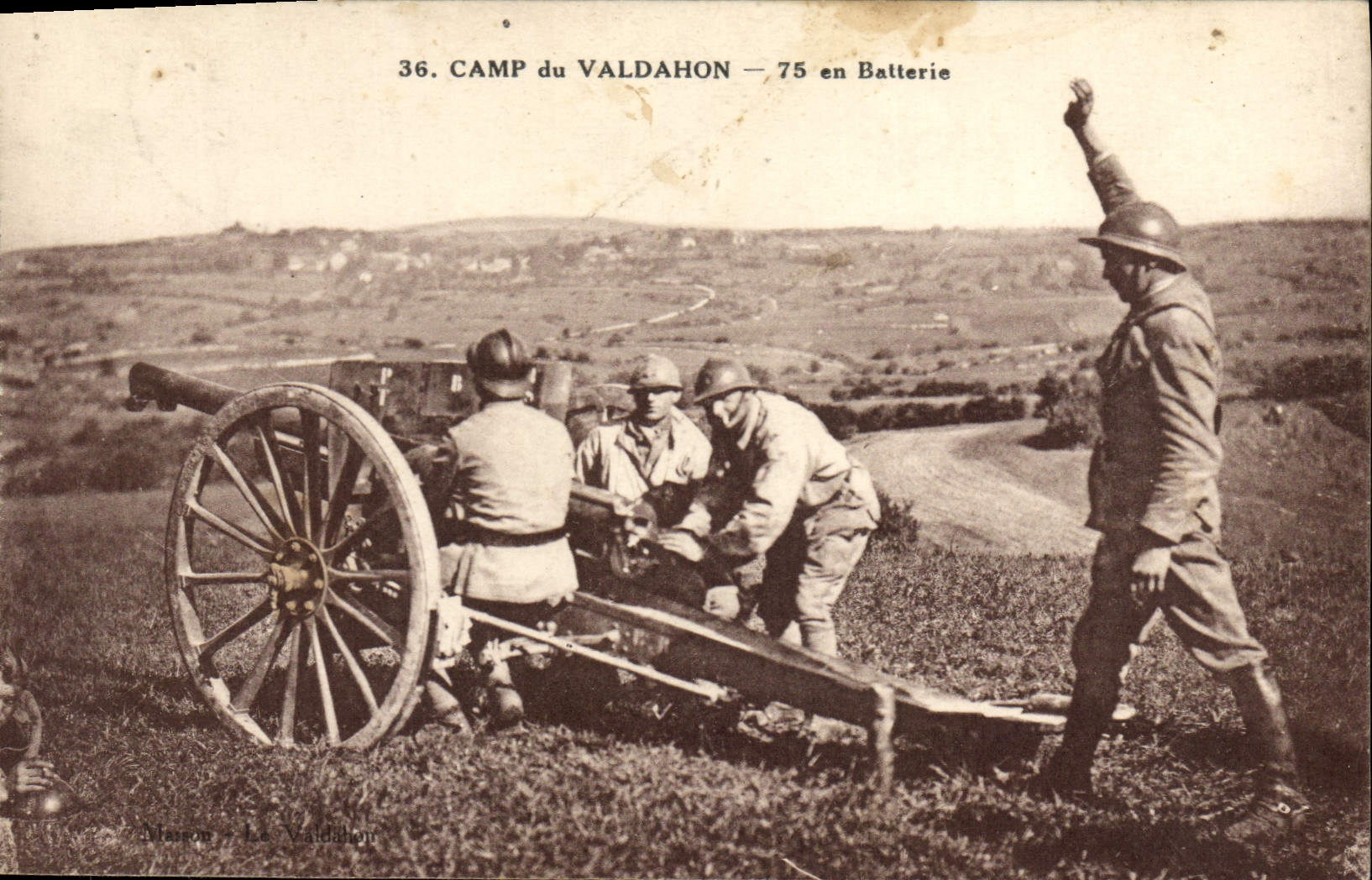CPA Militaria Camp de Valdahon 75 en batterie
