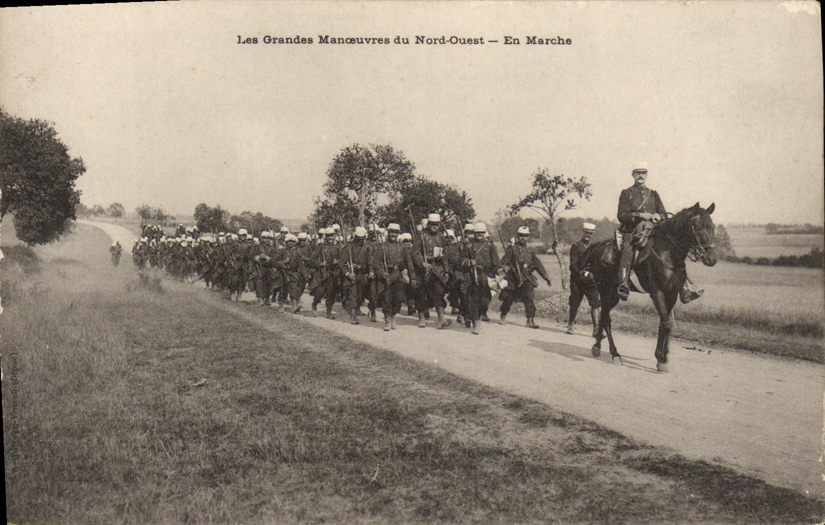 VINTAGE POSTCARD Militaria army maneuvers of Western North Moving