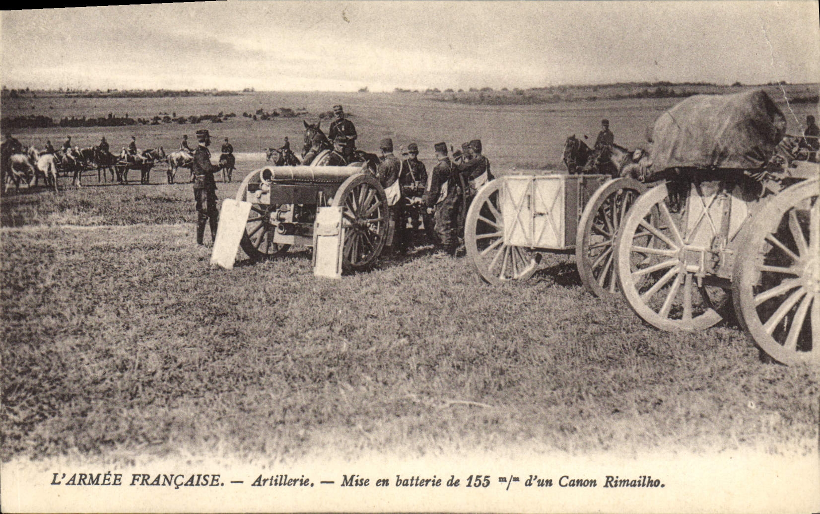 CPA Militaria Artillerie Mise en batterie de 155mm d'un canon Rimailho