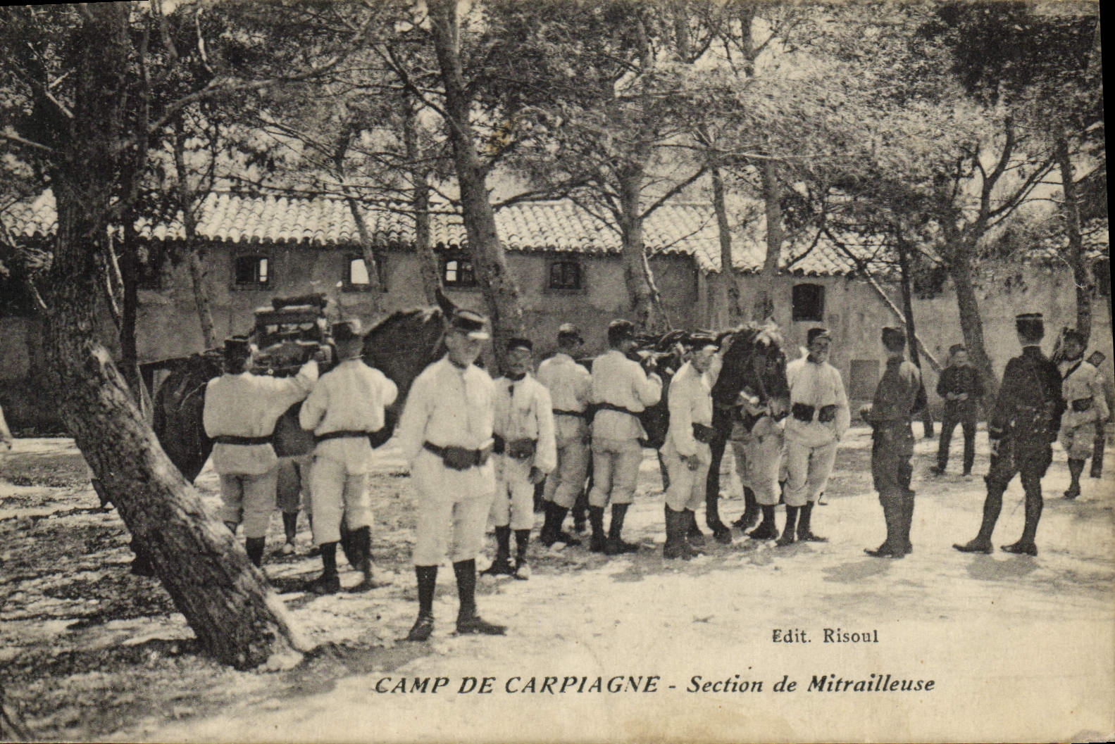 CPA Militaria Camp de Carpiagne Section de mitrailleuse