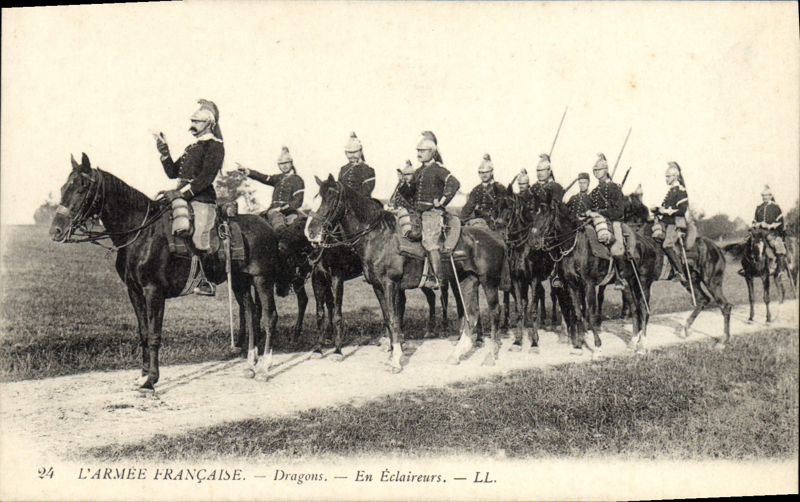 CPA Militaria Dragons En eclaireurs