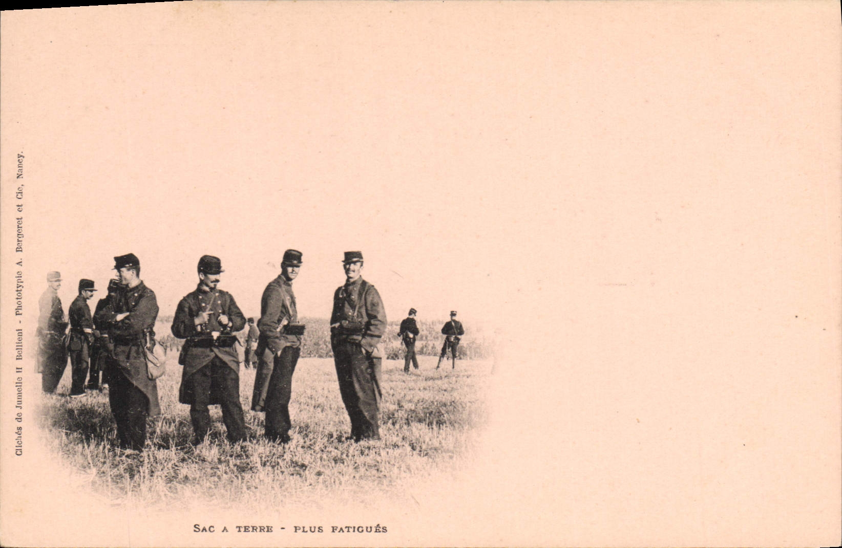 VINTAGE POSTCARD Militaria Sac has ground Plus tirednesses