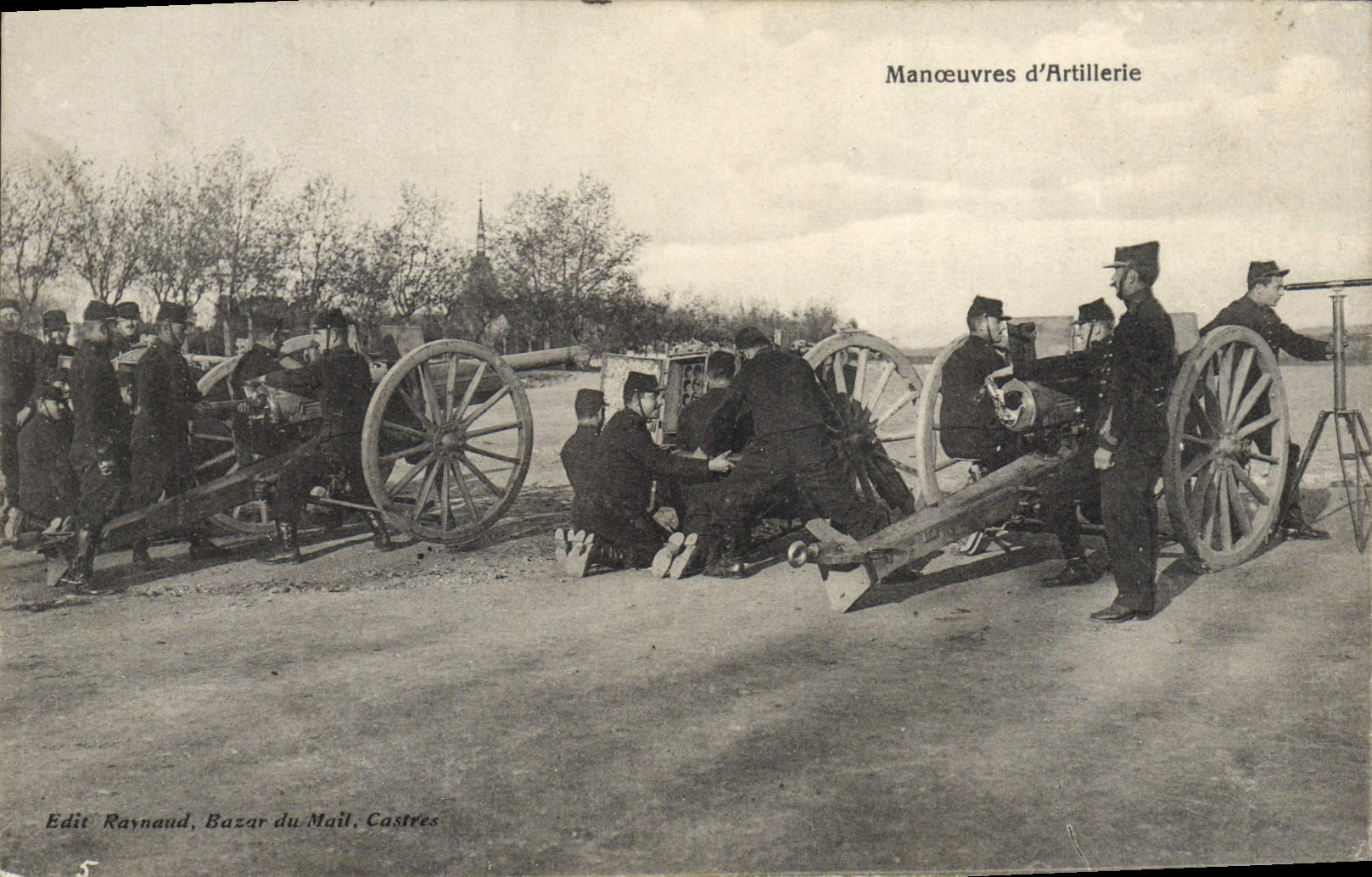 CPA Militaria Manoeuvres d'artillerie