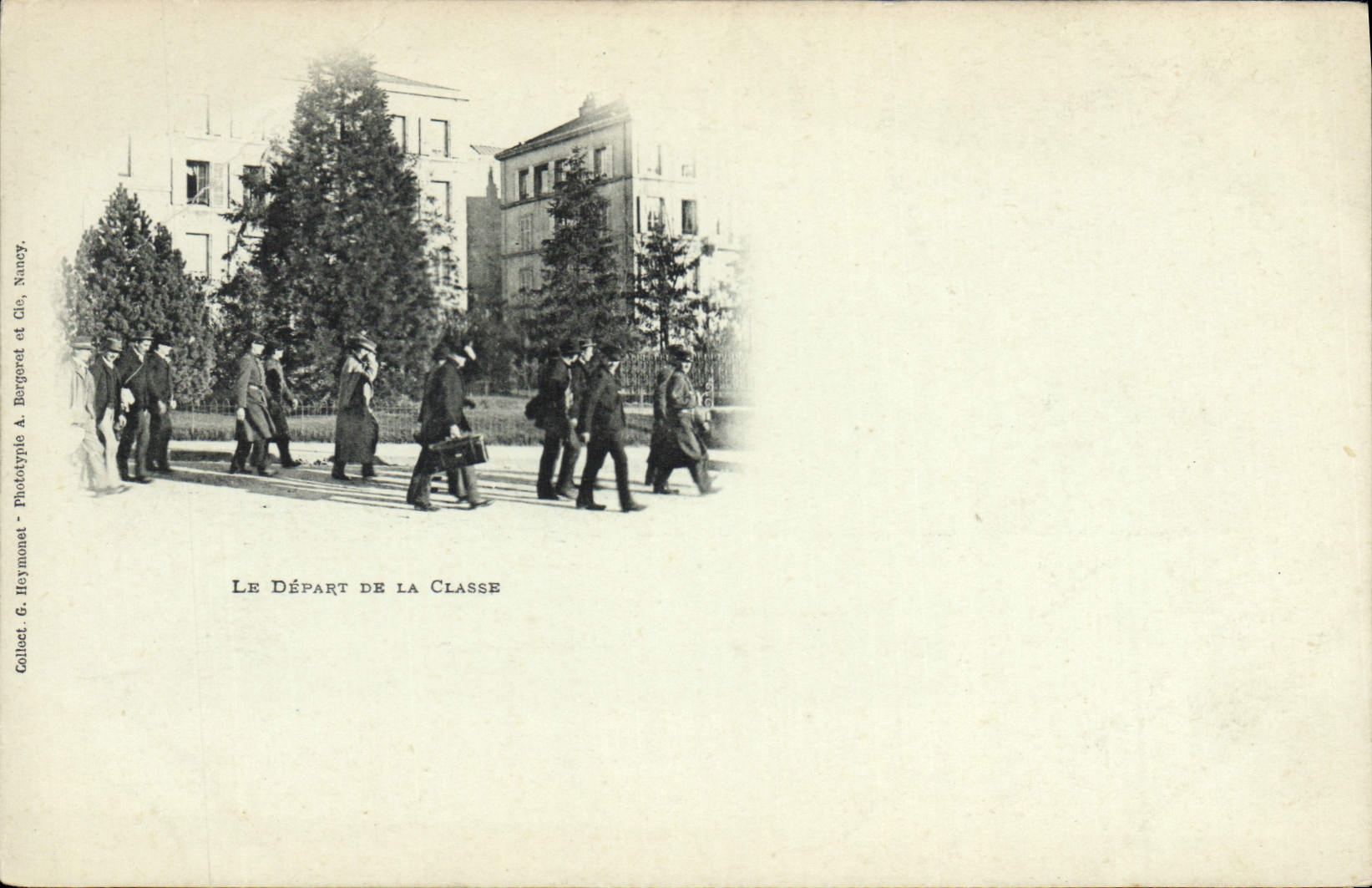 VINTAGE POSTCARD Militaria the departure of the class