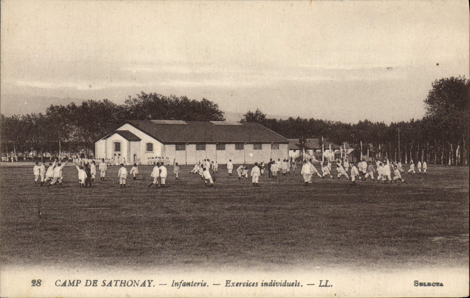 VINTAGE POSTCARD Militaria Camp of Sathonay Infantry individual Exercises