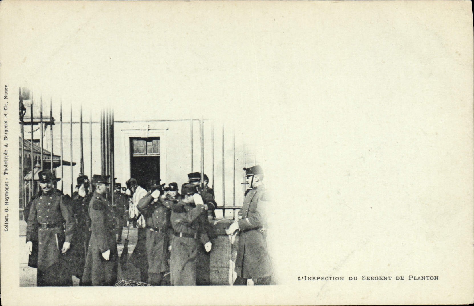 CPA Militaria L'inspection du sergent de planton