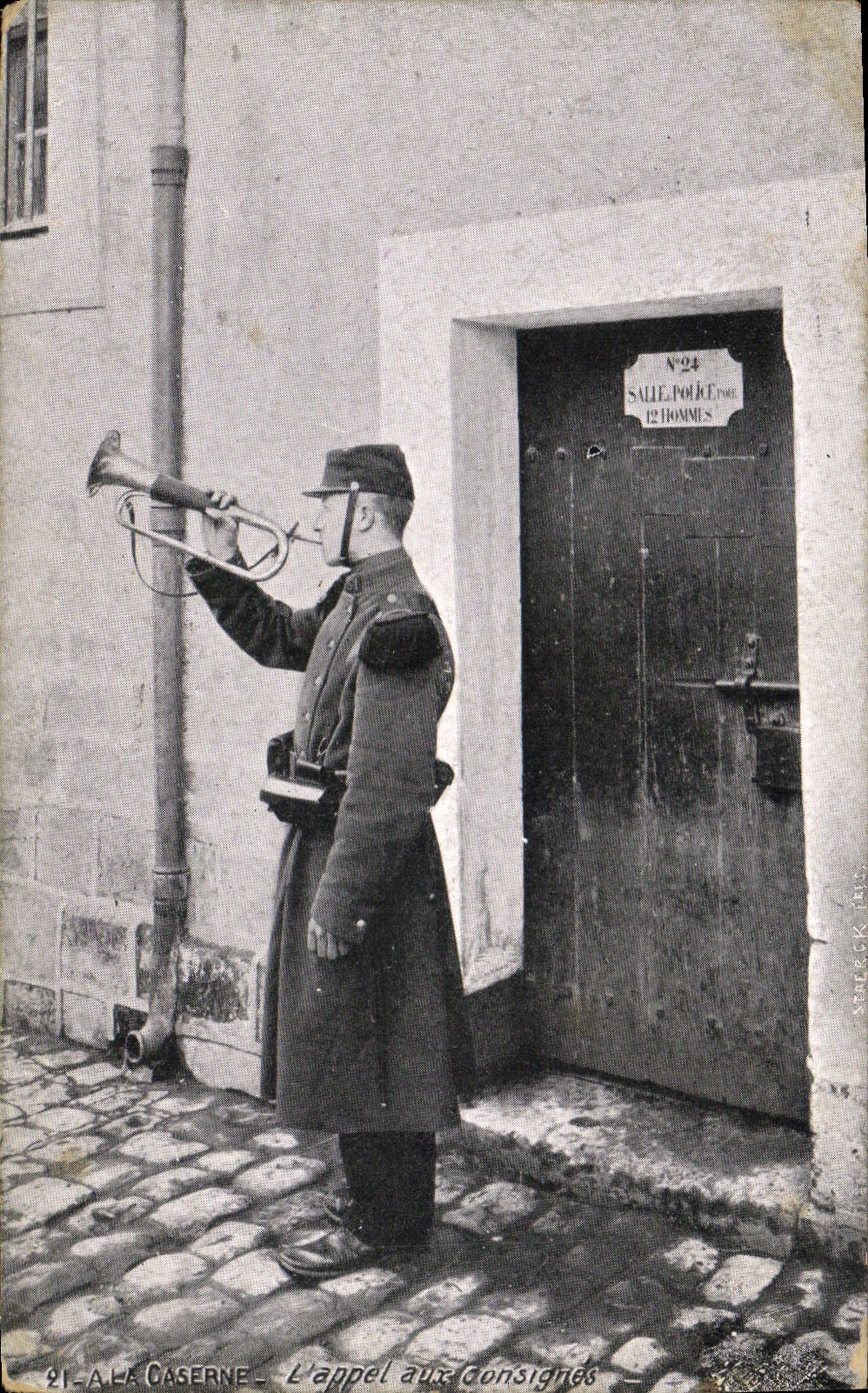 CPA Militaria L'appel aux consignes