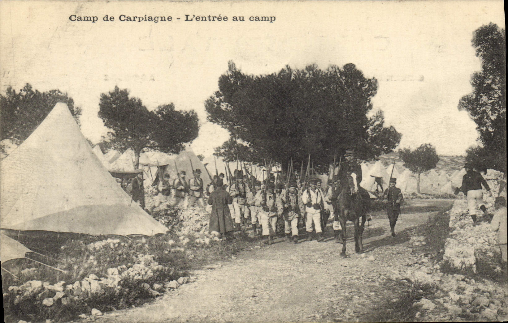CPA Militaria Camp de Carpiagne L'entree au camp