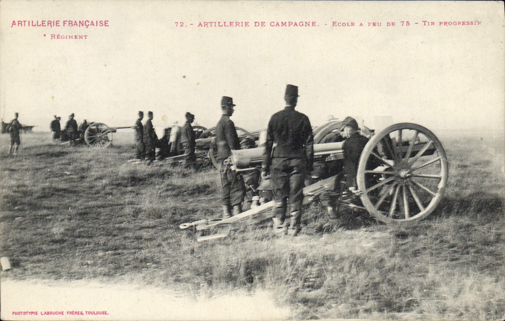 CPA Militaria Artillerie de campagne Ecole a feu de 75 Tir progressif