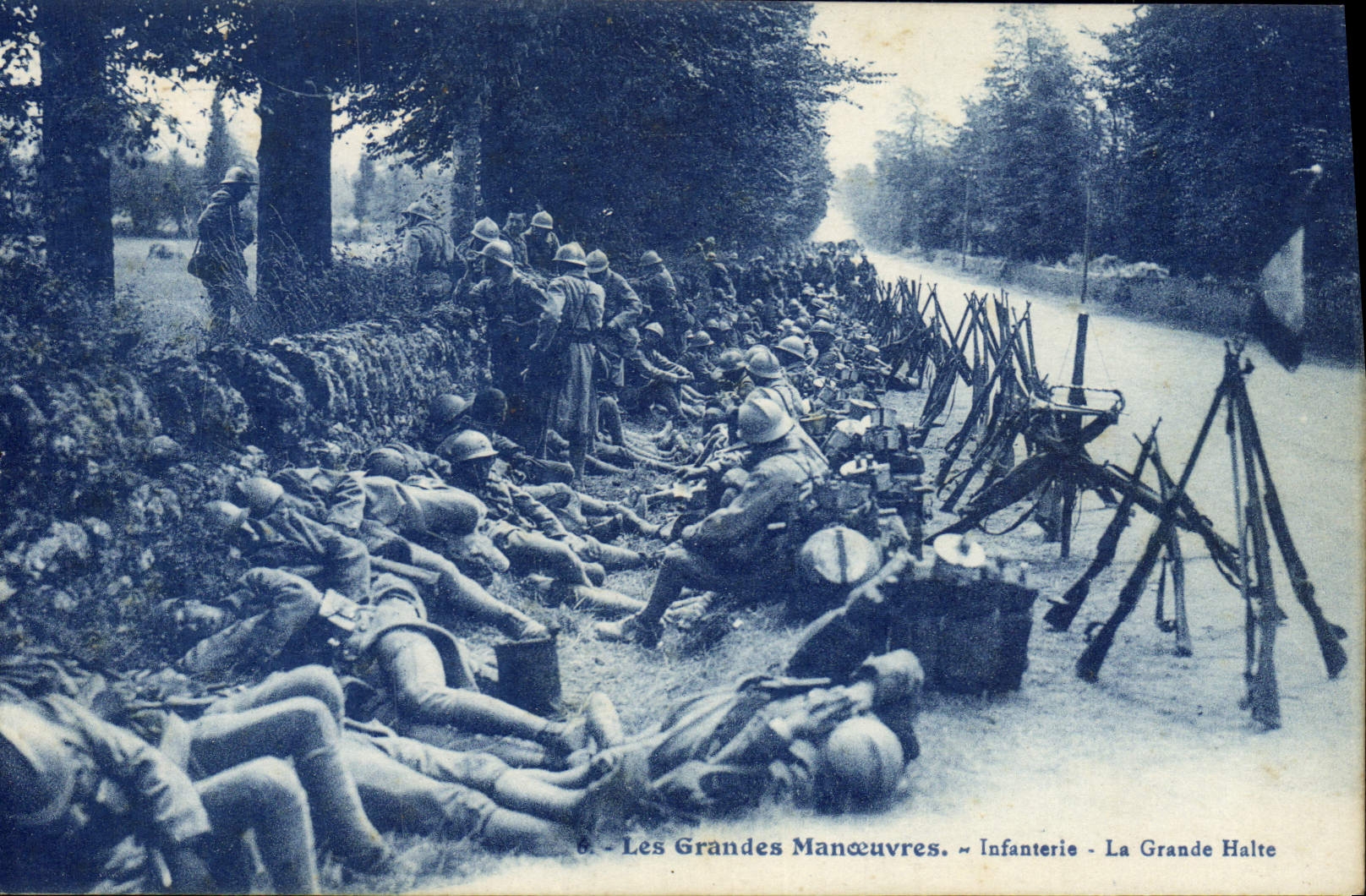 CPA Militaria Les grandes Manoeuvres Infanterie La Grande Halte