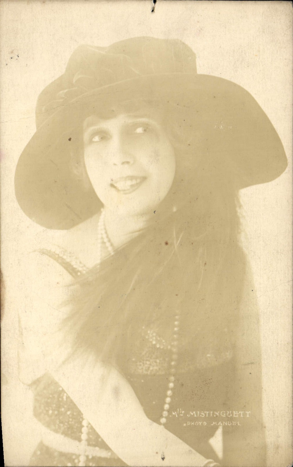 POSTAL MODERNA cine de Mistinguett