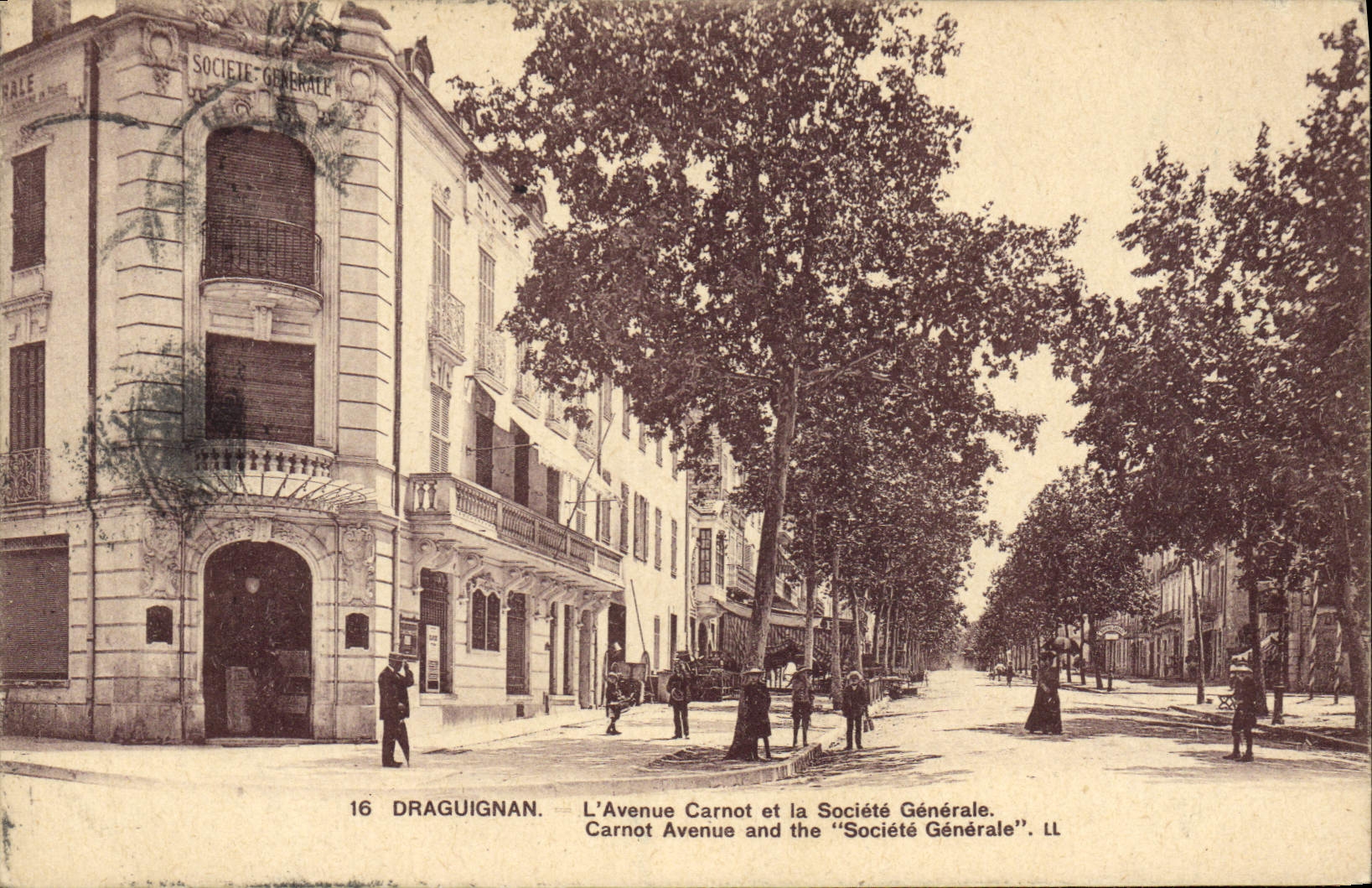 CPA Banque Draguignan L'avenue Carnot et la Societe Generale